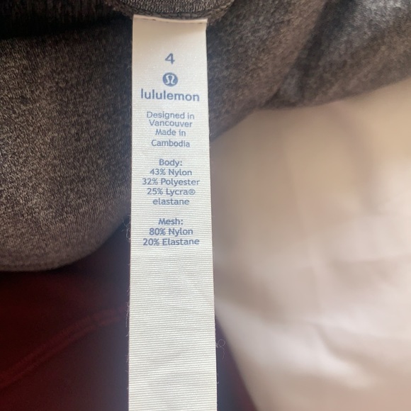 Gray lululemon cropped pants great condition - Picture 5 of 5